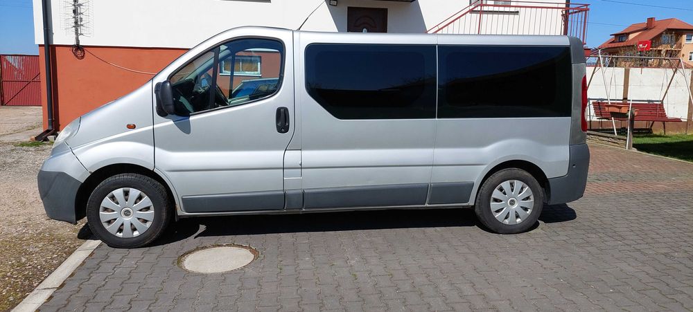 Opel Vivaro 2.0/ 9 osobowy