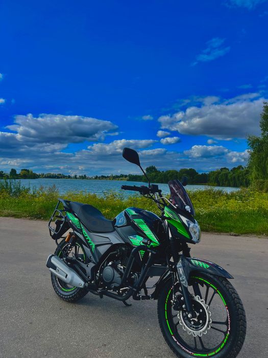 Мотоцикл на ходу в хорошу стані