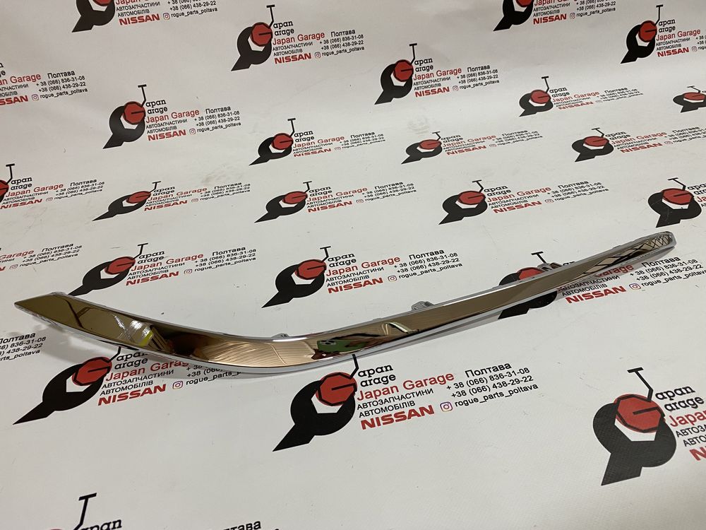 Хром переднього бампера на Nissan Murano Z52 2019-2022 620749UF0A