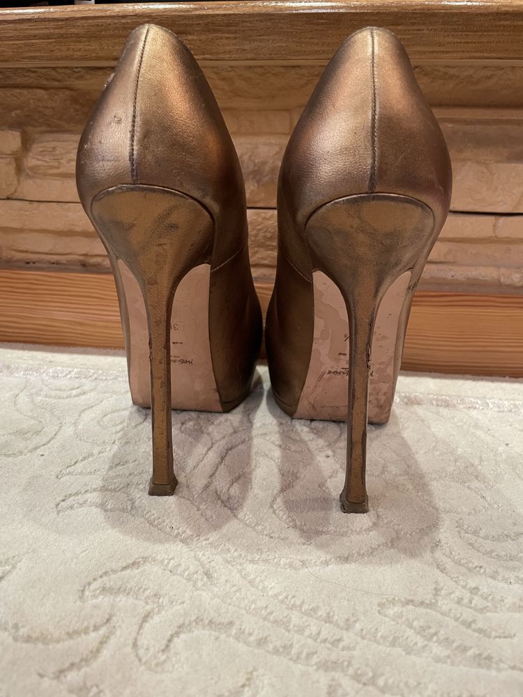 Фирменные туфли Yves Saint Laurent