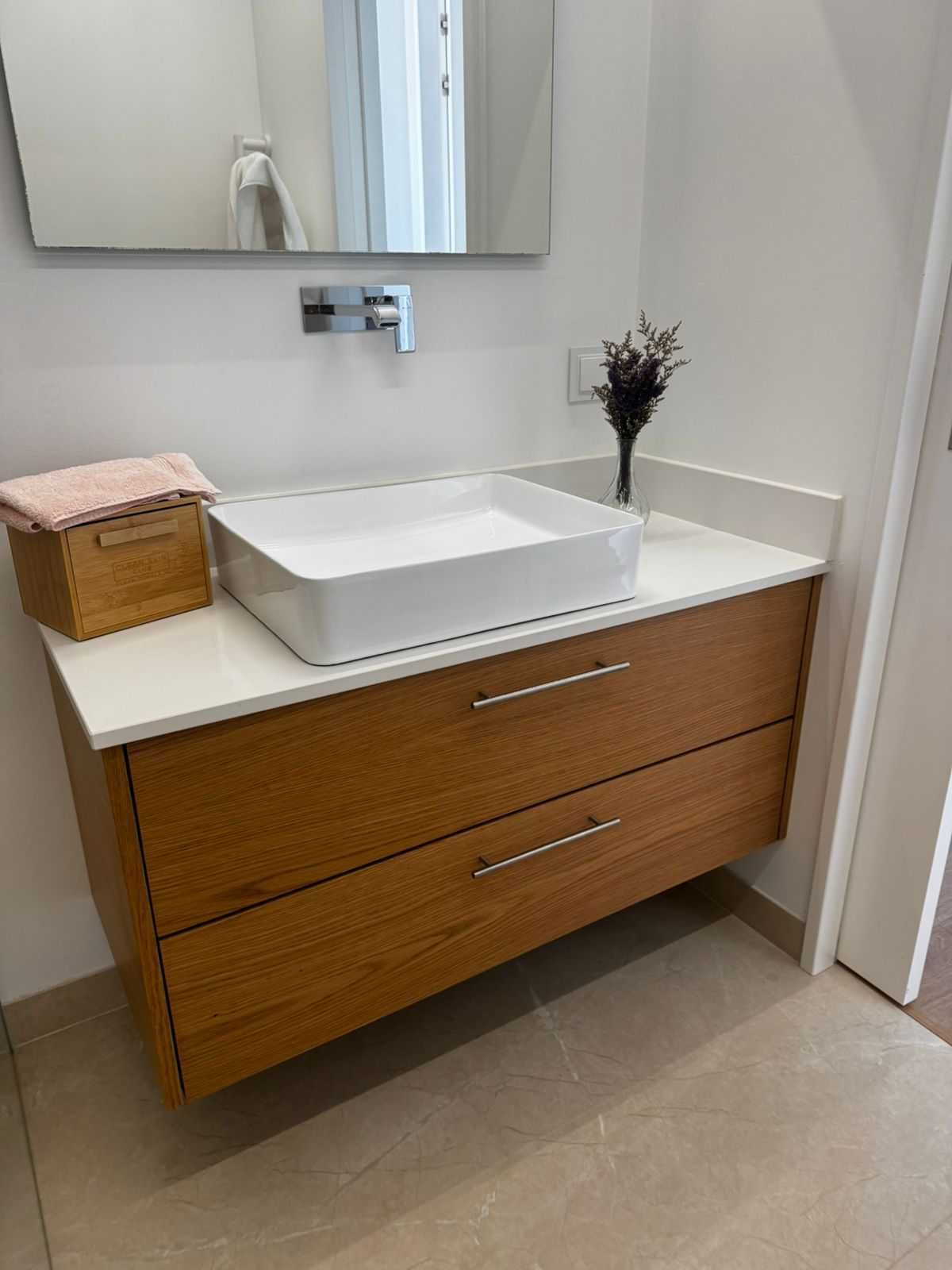 Móvel de casa de banho em cerâmica | Bathroom vanity with ceramic sink