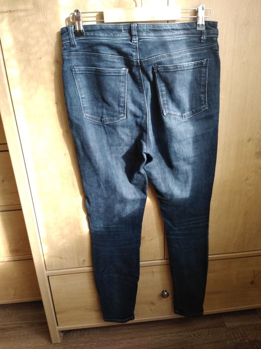 Sprzedam jeansy Reserved 36