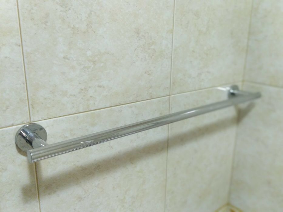 Toalheiros + saboneteiras + porta-rolo