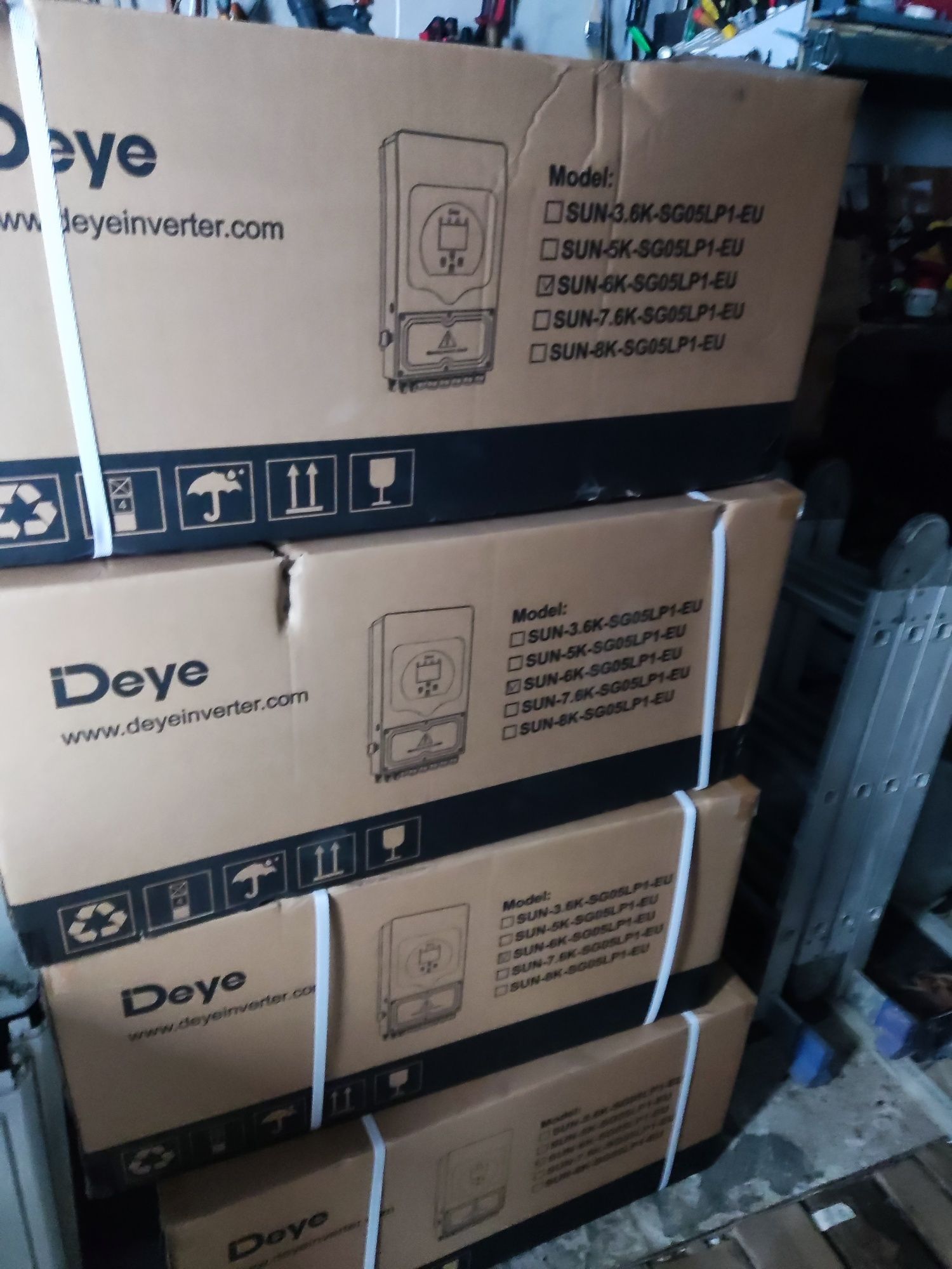 Гібридний інвертор Deye 6 кВт