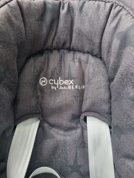 Дитяче автокрісло 0+