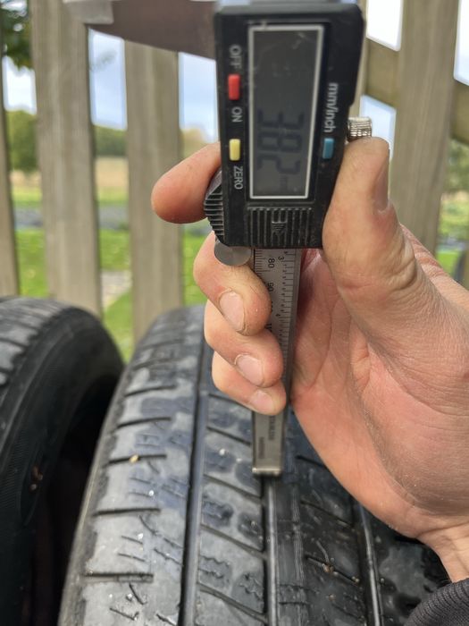 Opony zimowe  215/65 R16C koła Vw T5 goodyear cargo vector