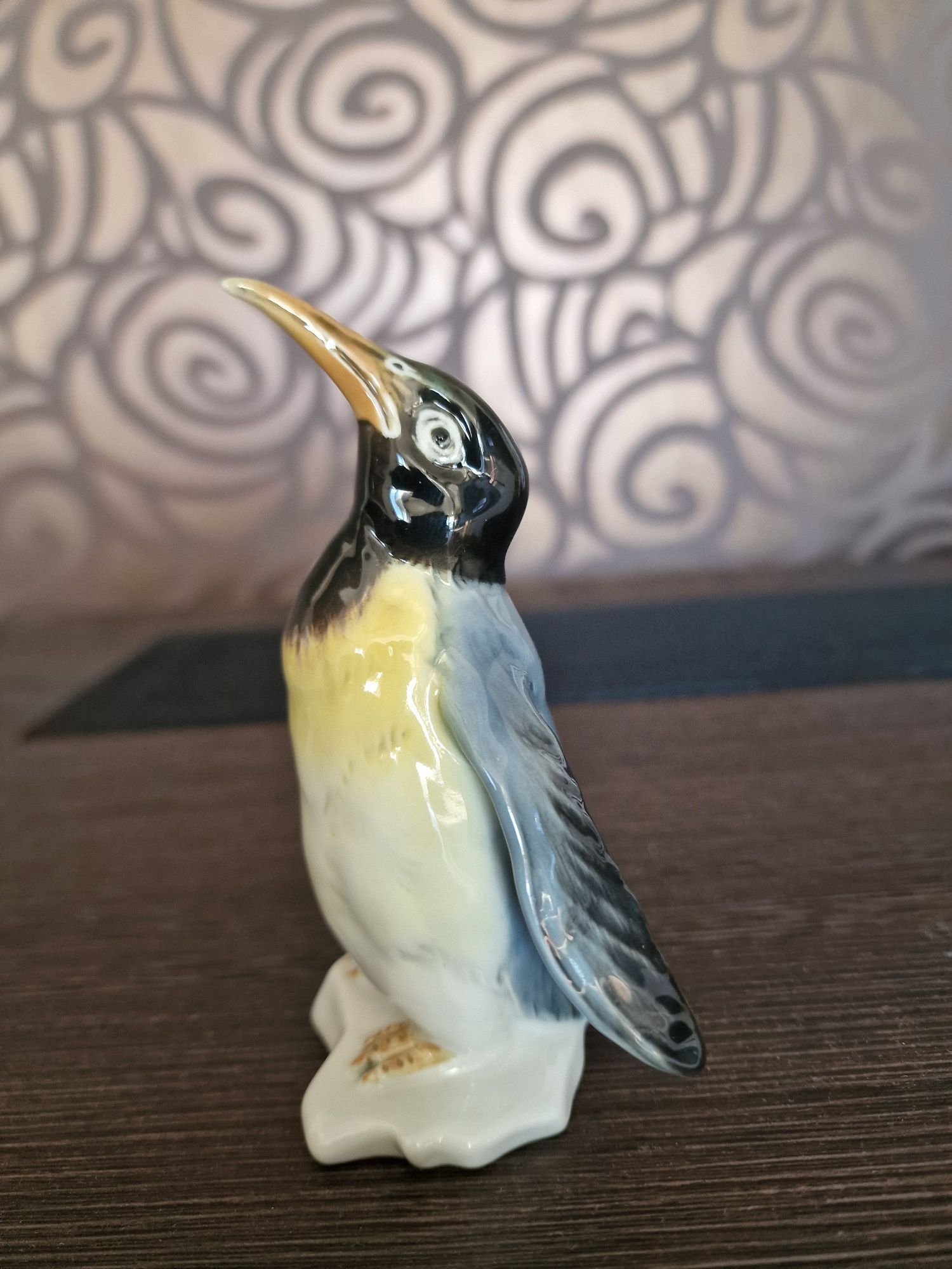 Pingwin figurka z porcelany Karl ENS