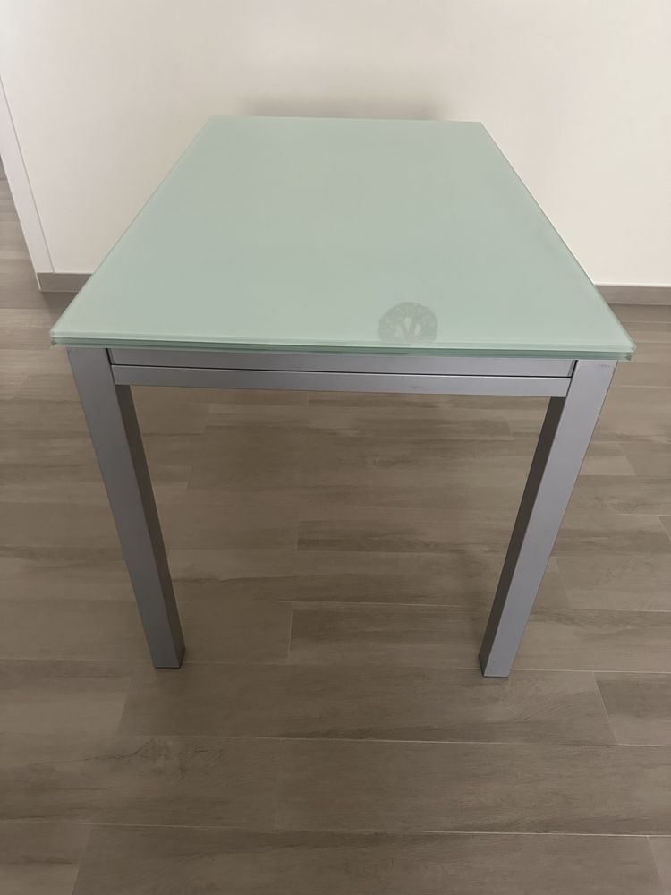 Mesa de cozinha em vidro extensilvel