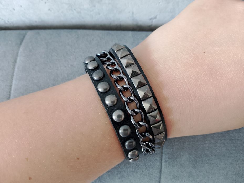 Czarna bransoleta na rękę skórzana z ćwiekami