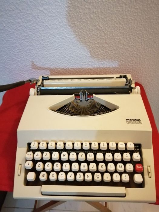 Màquina de escrever MESSA a funcionar