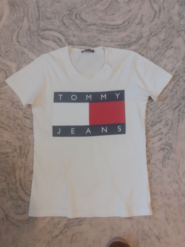 T shirt bały z nadrukiem