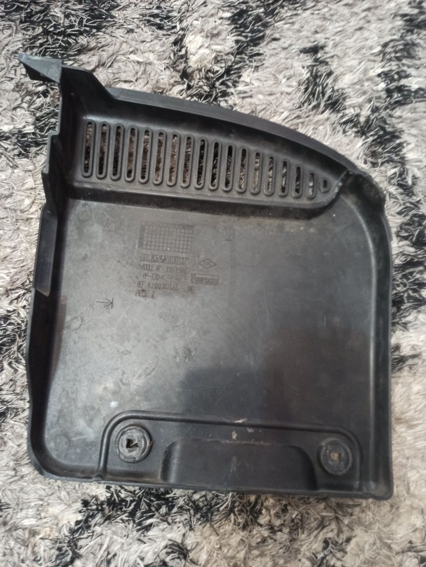 Продам декоративную накладку акб  Renault Scenic 2/megan2