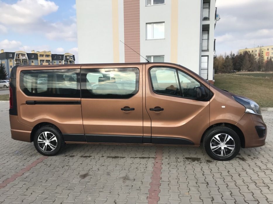 Wynajem busa 9 os long usługi transportowe