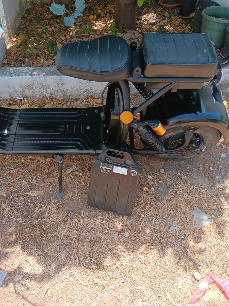 Vendo por 800€/ ou troco por motorizada 50cc a meu gosto