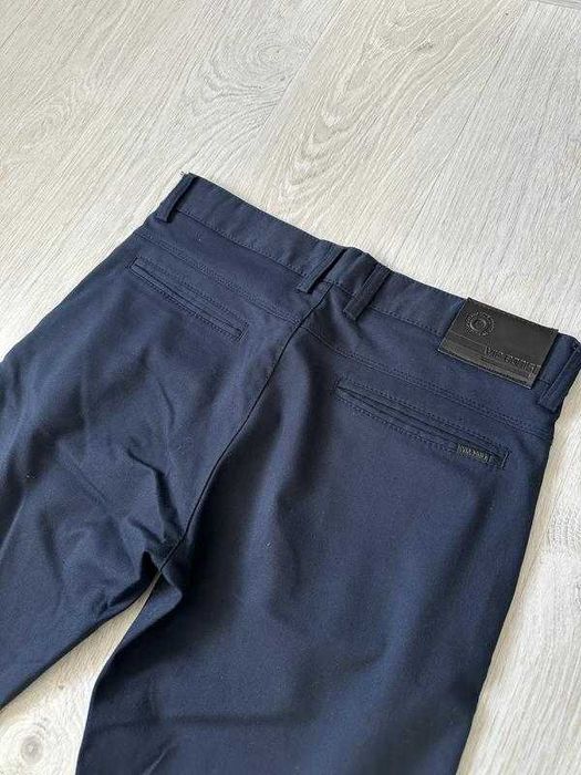 Чоловічі брюки синього кольору