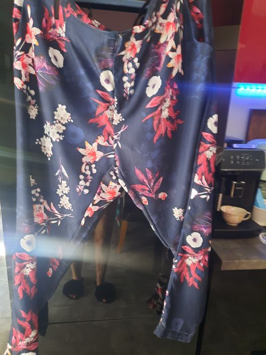 Spodnie damskie rozmiar XXL czarne w kwiaty