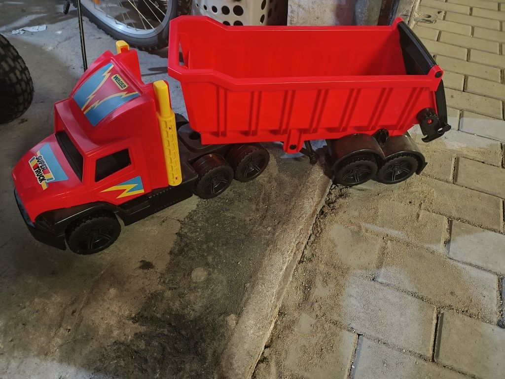 Samochód duży wader