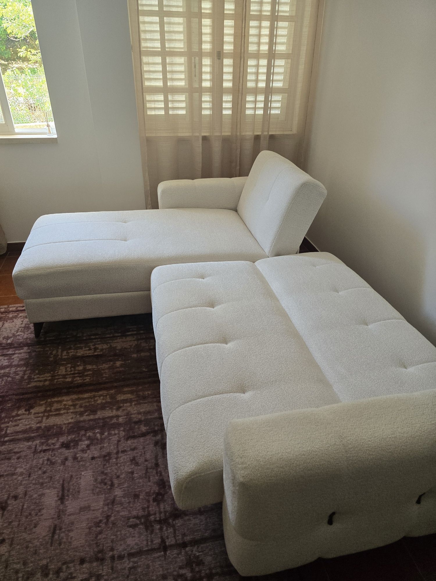Vendo sofa com chaise longue que faz de cama