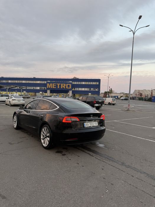 Тесла модел 3 2020года 75кв лонг рейнж