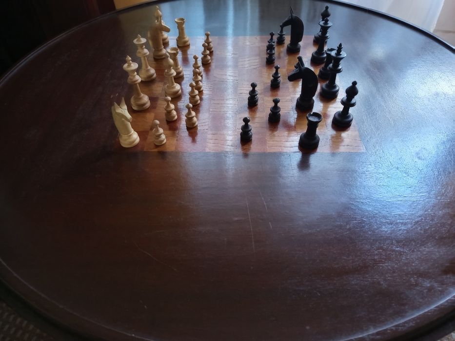 Mesa de jogos antiga