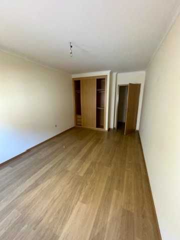 Arrenda-se T3 no centro Bragança c/ garagem