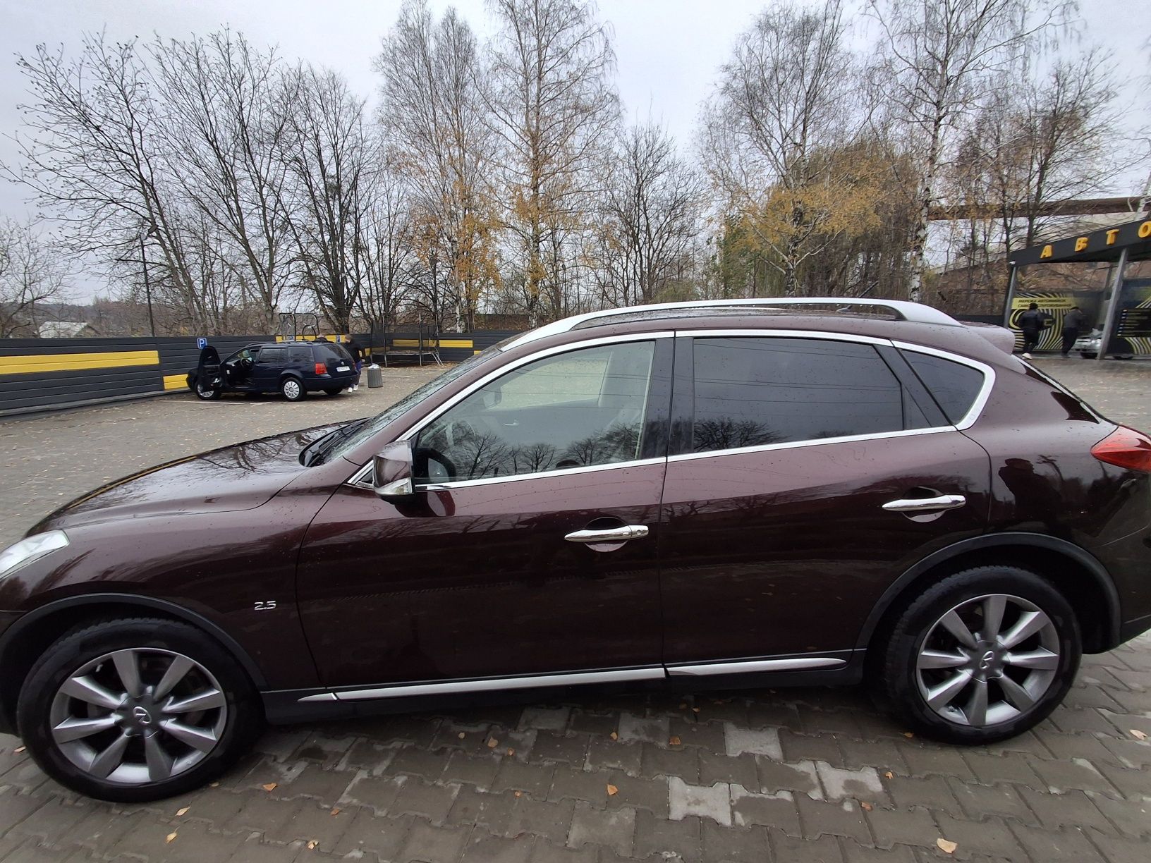 А втомобіль Infinity Qx50 2017 .
