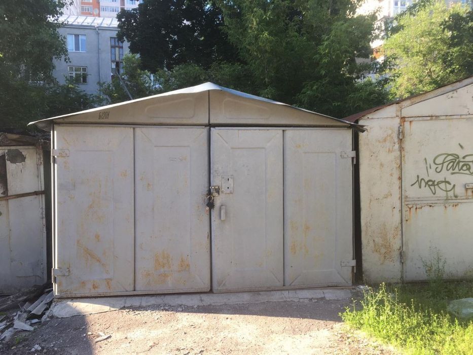 Сдам гараж центр м "Научная"