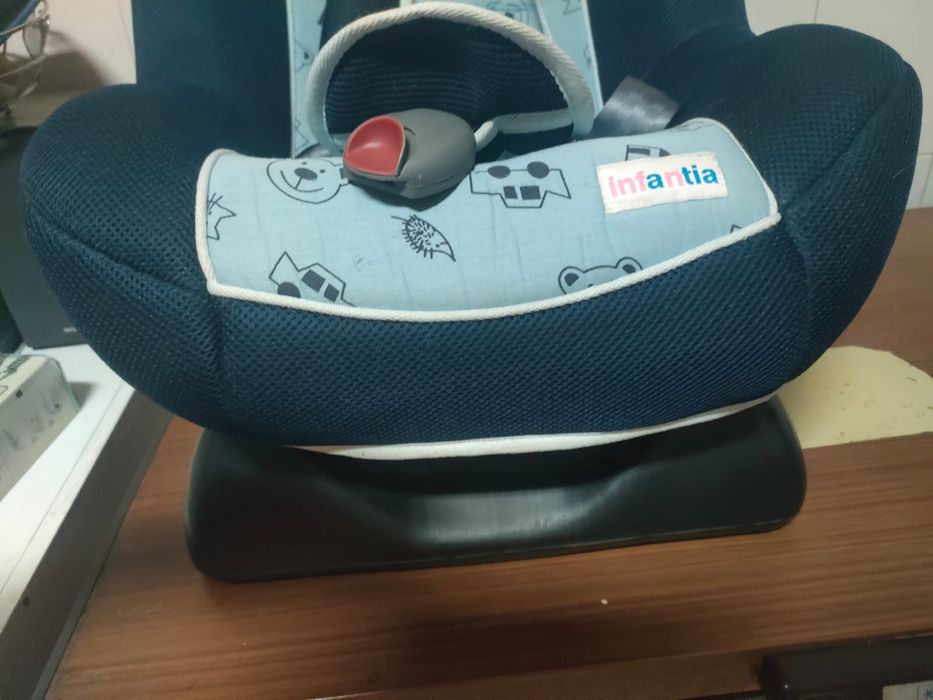Cadeira transporte para bebe em automóvel - Marca Zippy