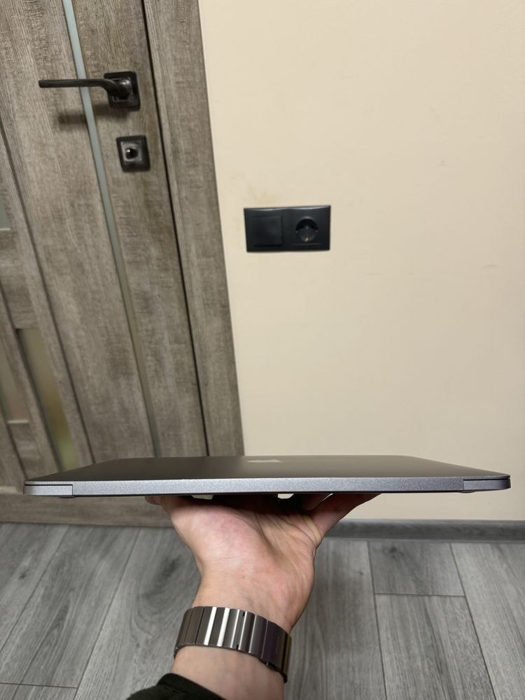 Macbook pro 13 2018 core i5 16/512gb