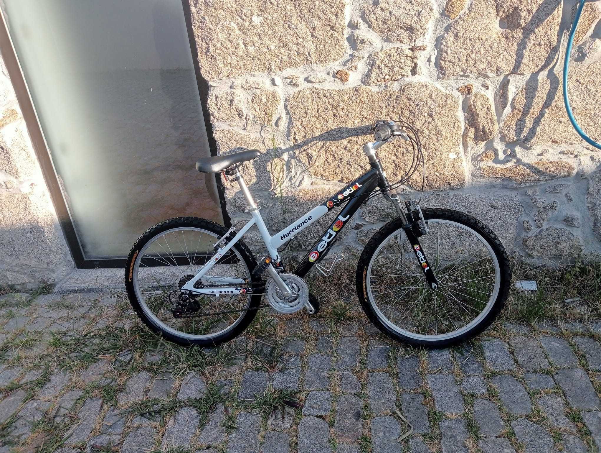 Bicicleta criança quase nova