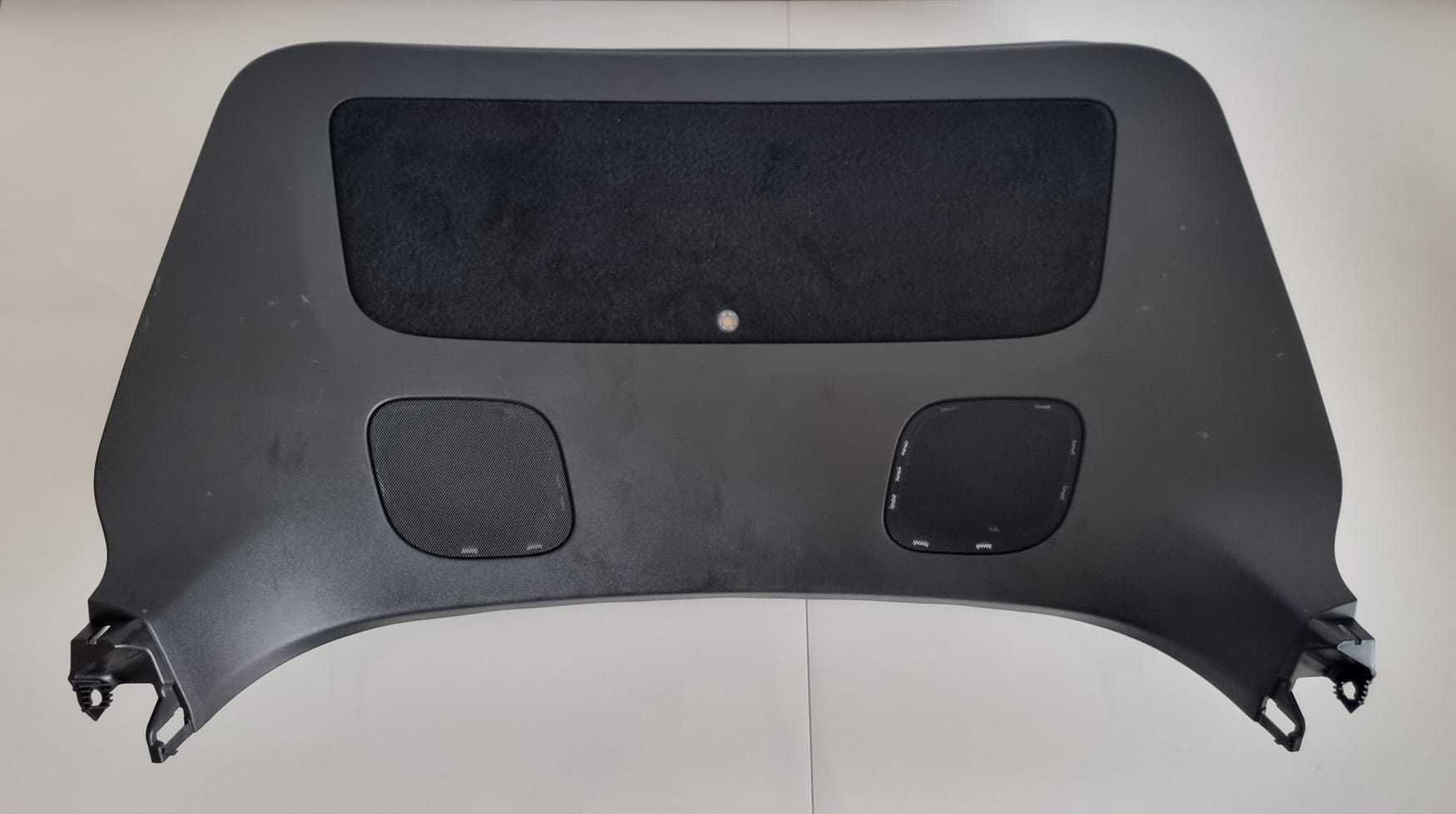 Acabamento Superior da Tampa do Porta-Malas - Tesla Model Y
