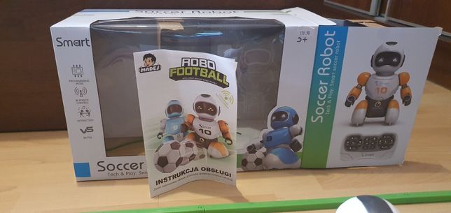 Robot Robo Football gra piłkarze