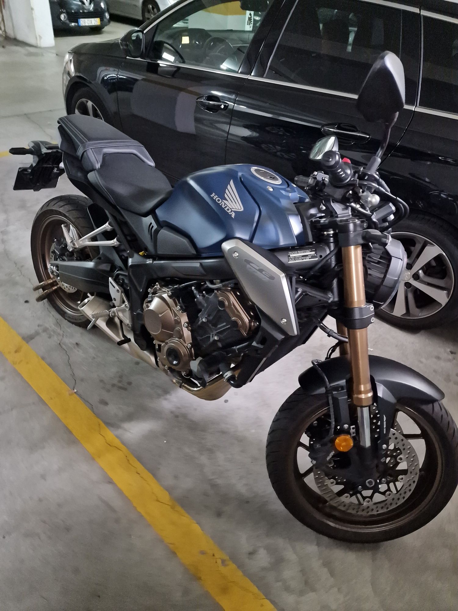 Honda CB650R como nova