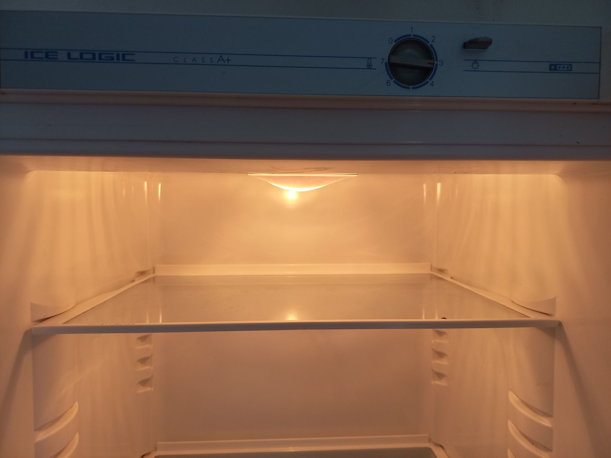 Холодильник двокамерний  Snaige