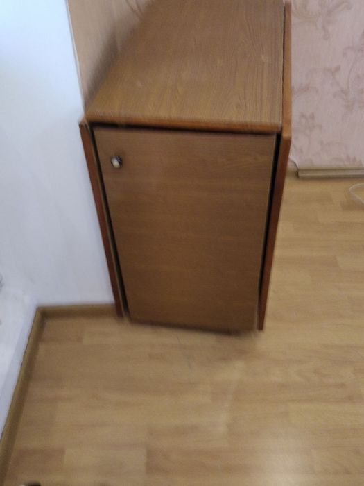 Стол-тумба, с полками внутри