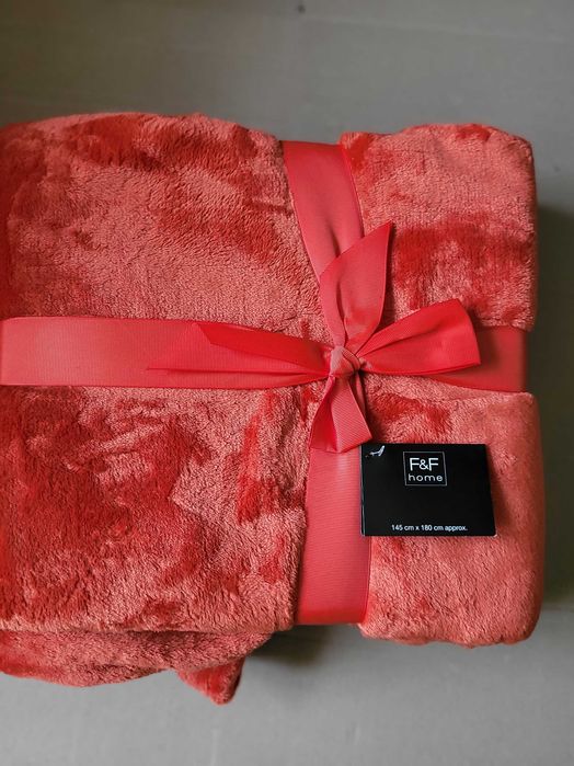 Narzuta, koc . Nowy. kolor pomarańczowy F & F 145X 190cm