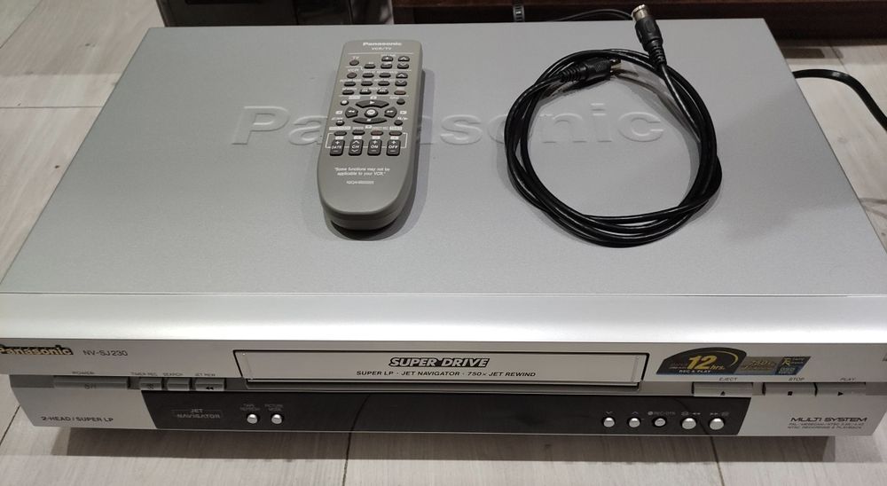 Продам відеомагнітофони Panasonic NVSJ230 та Aiwa