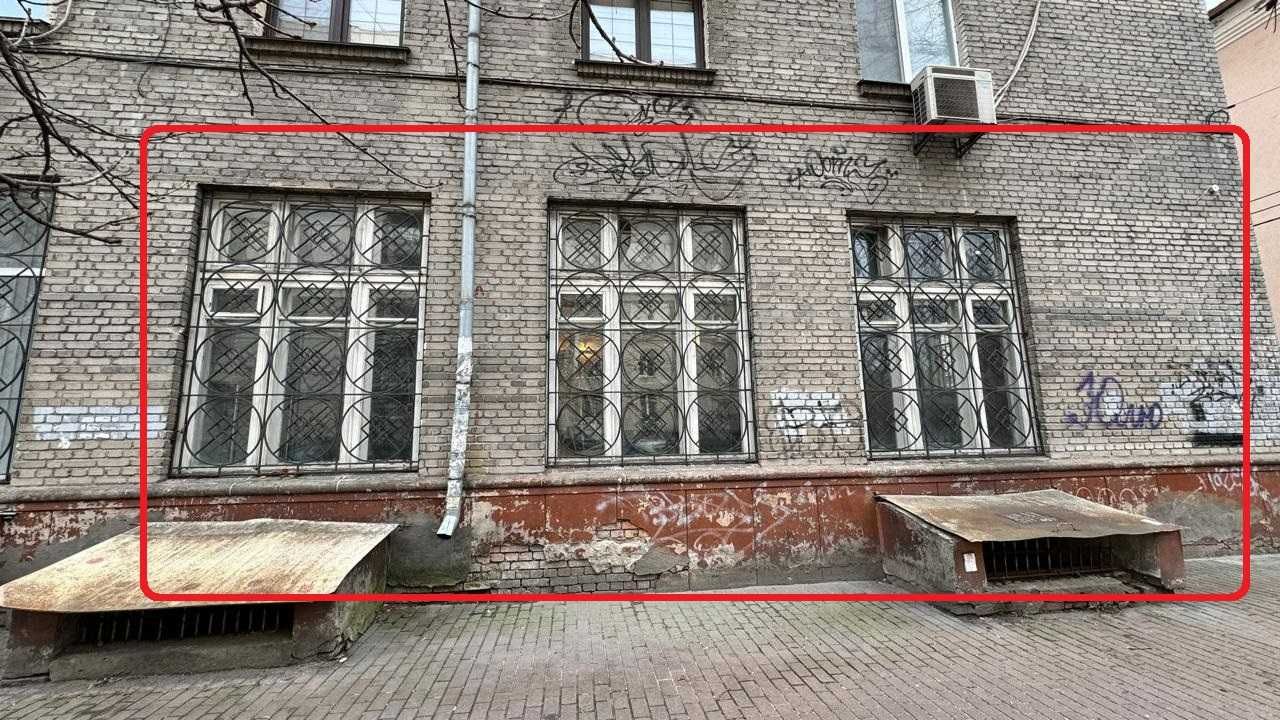 Продаж 64.5 кв.м фасадного приміщення вул.Почайнинська 53/55
