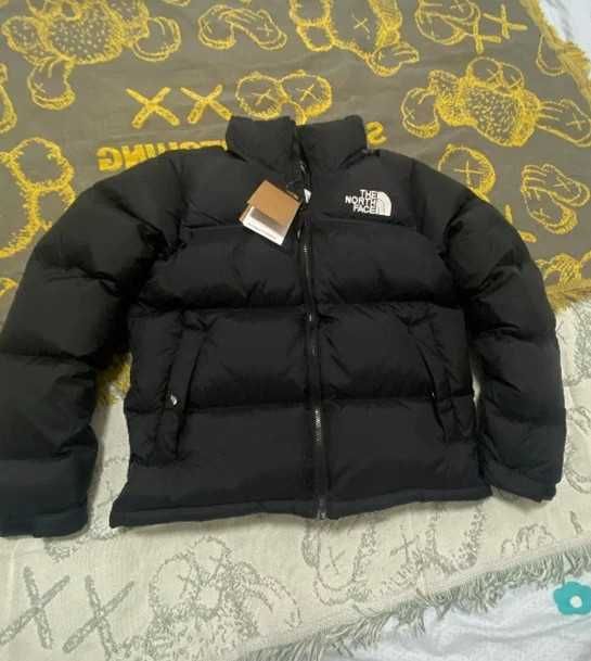 Czarna-kurtka -ITNFI- NorthFace-700-Rozmiary-M