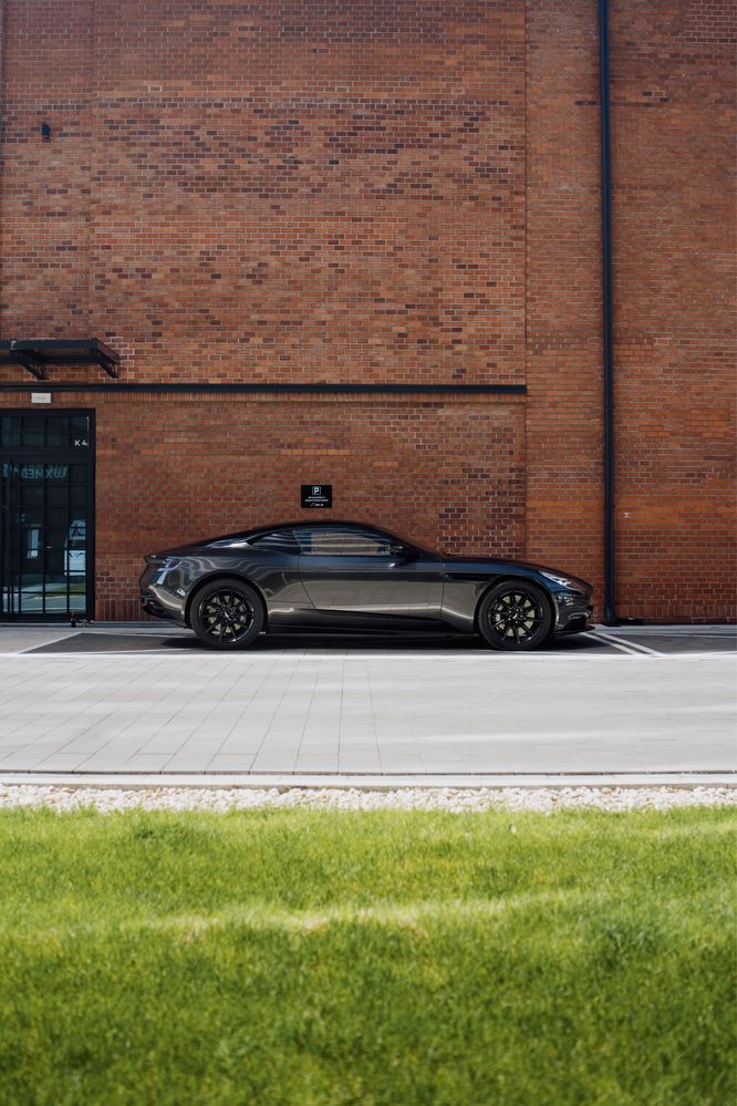 Aston Martin DB11 do ślubu, auto do ślubu, samochód do ślubu,wesele