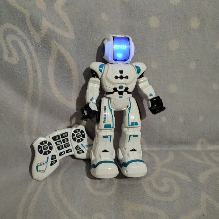 Робот на пульті керування