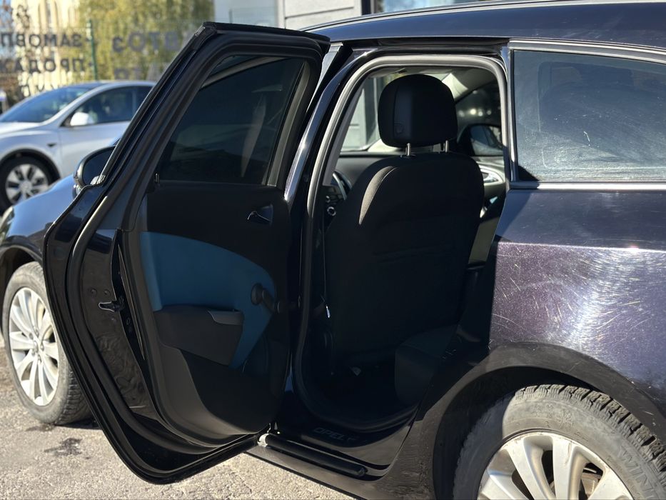 OPEL ASTRA 2010 року, 1.4 газ/бензин, механіка, передній привід