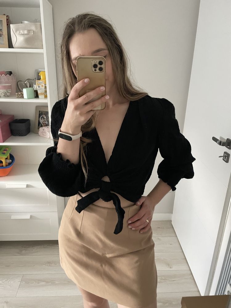 Czarna elegancka bluzka z długim rękawem