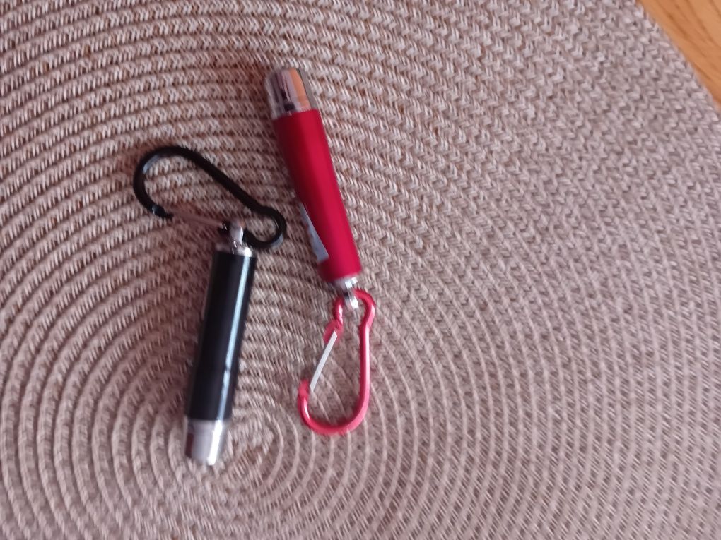 2 breloczki z laserem nowe