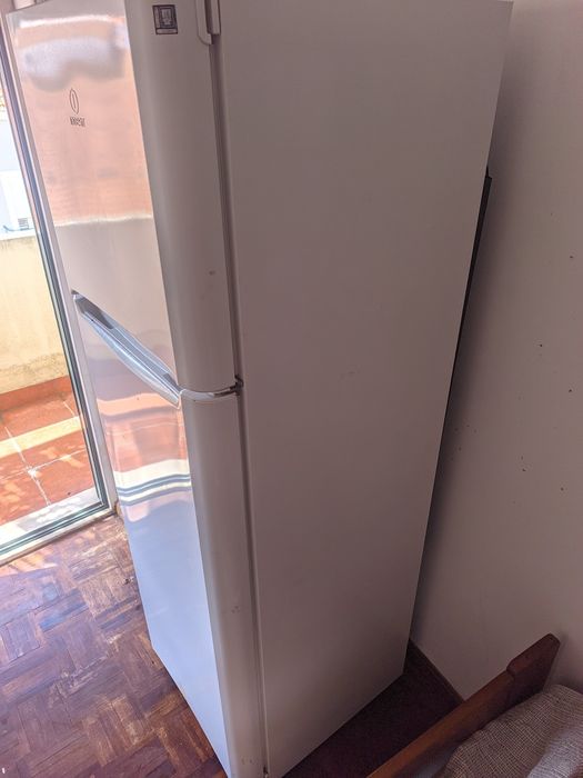 Frigorífico Indesit 318L
