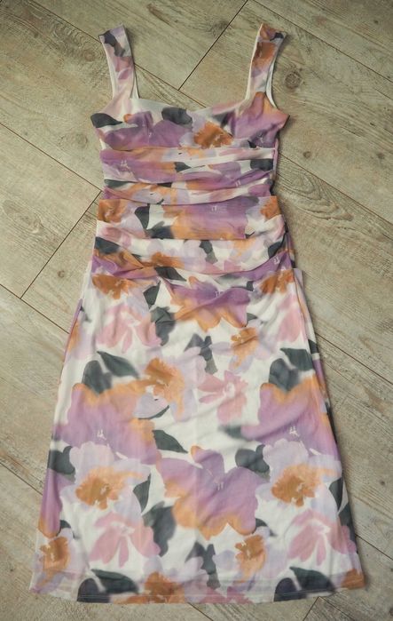 ASOS_wizytowa sukienka z siateczki w kwiaty_drapowana_rozmiar 40