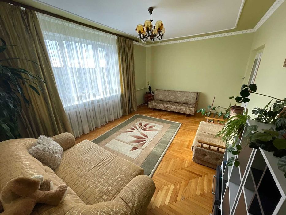 Продається двоповерховий будинок у селі Мостиська Другі