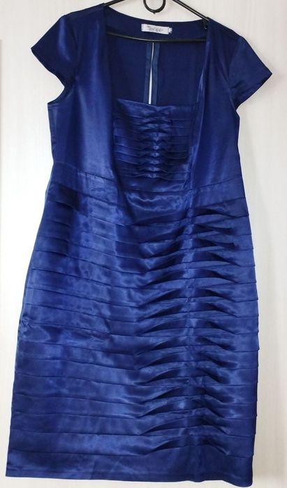 Жіночі сукні у гарному стані