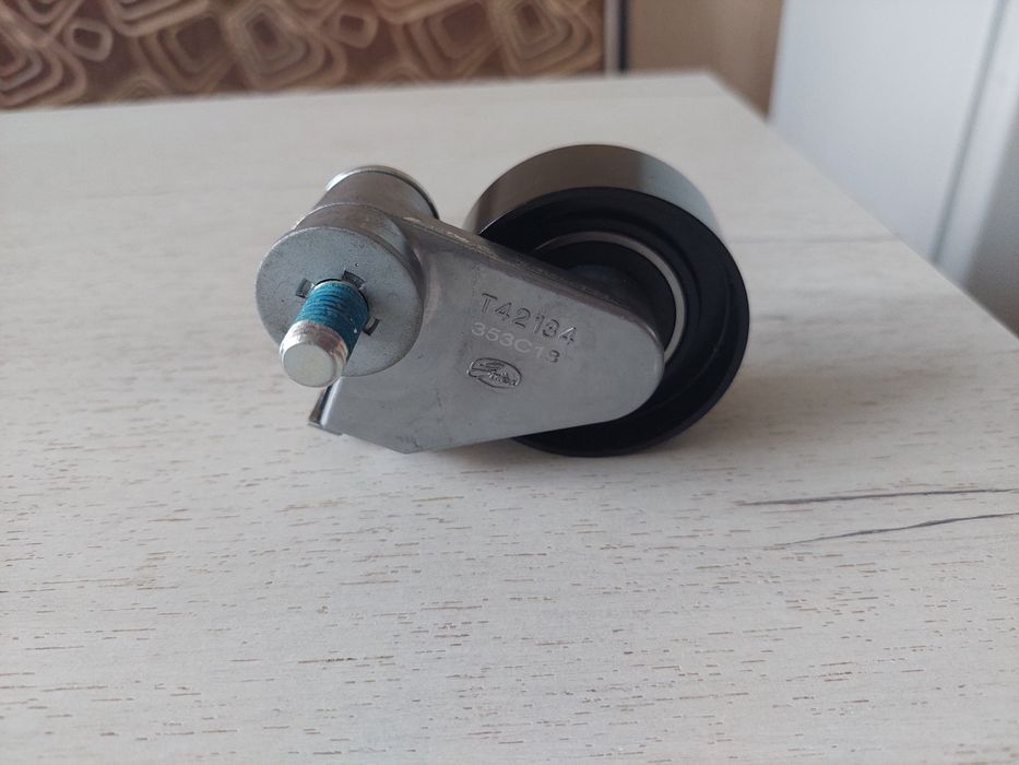 Натяжной ролик ,ремень ГРМ GATES  Т42134