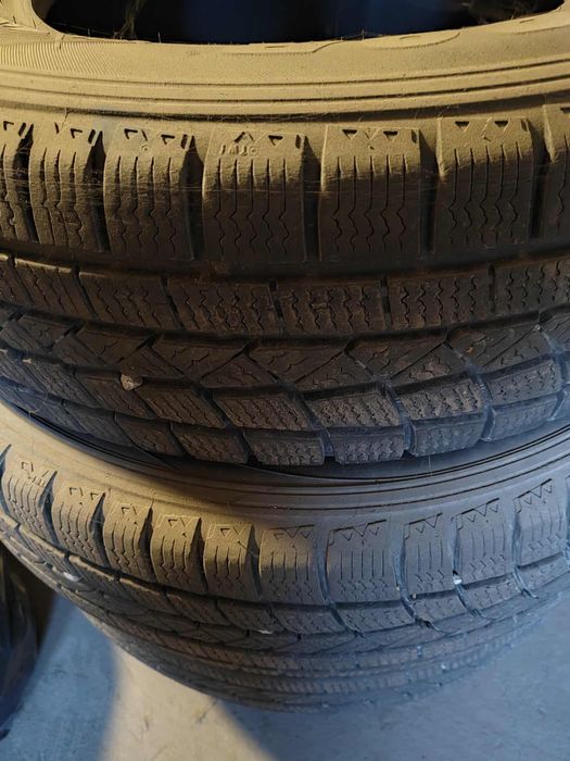 Opony zimowe do samochodu terenowego 225/75R16